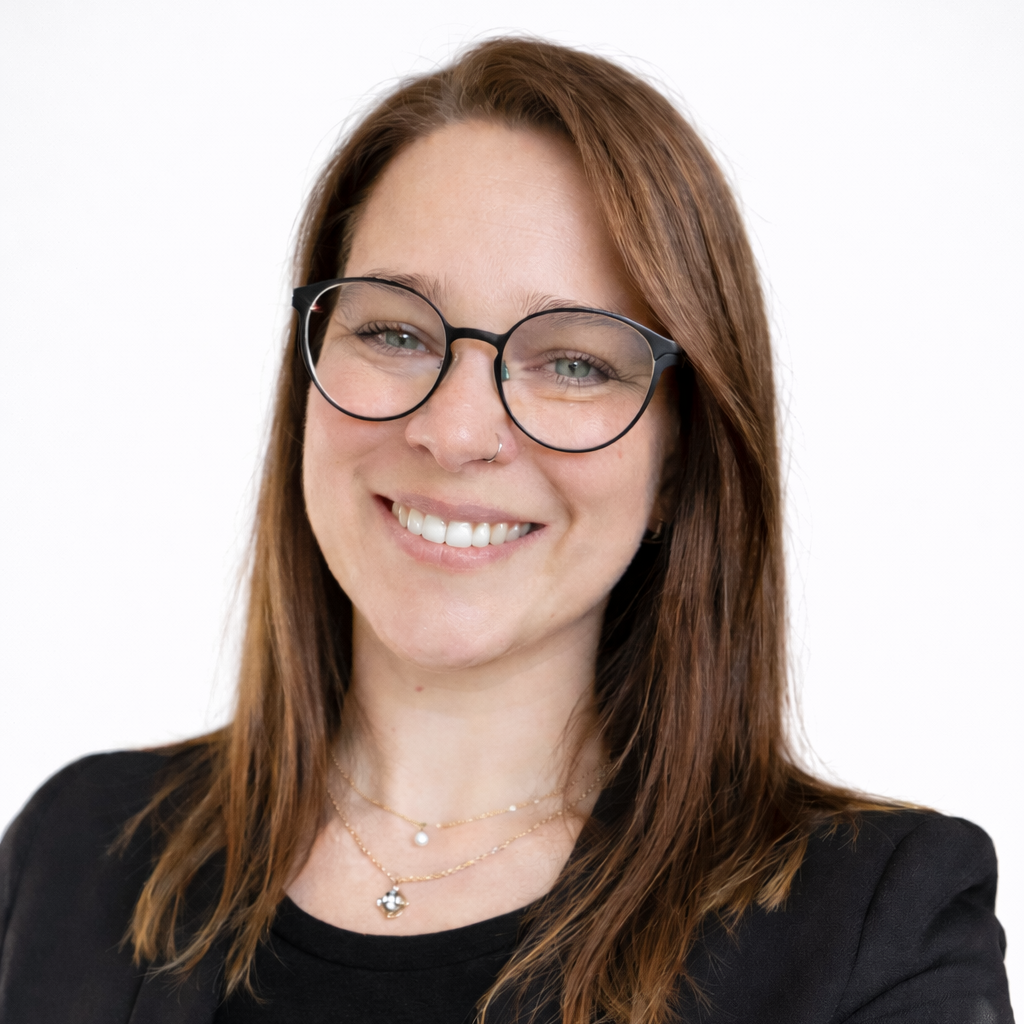 Carlaancillotti Headshot Light Background Square